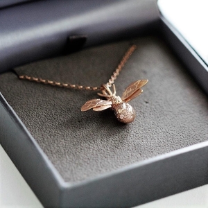 Gold Bee and gold Chain Gold Bee and gold Chain