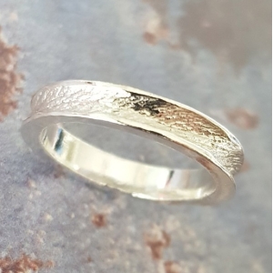 HAND CARVED CONCAVE TEXTURED BAND: STERLING SILVER HAND CARVED CONCAVE TEXTURED BAND: STERLING SILVER