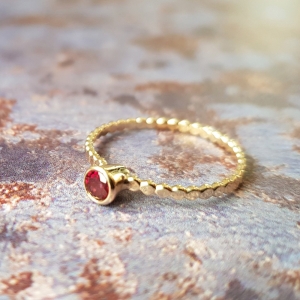 SOLID GOLD PEBBLE RING WITH GENUINE SWAROVSKI TOPAZ SOLID GOLD PEBBLE RING WITH GENUINE SWAROVSKI TOPAZ