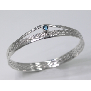 Sterling silver bangle with twist weave centre and tube set London Blue Topaz Sterling silver bangle with twist weave centre and tube set London Blue Topaz