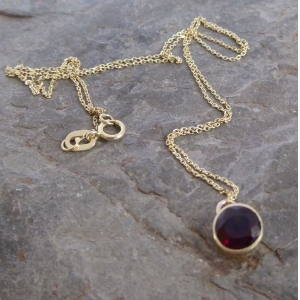 9ct gold and garnet minimalist necklace pendant 16" 9ct gold and garnet minimalist necklace pendant 16"