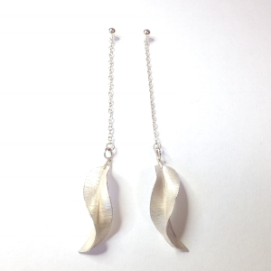 Leaf chain drop earrings Leaf chain drop earrings