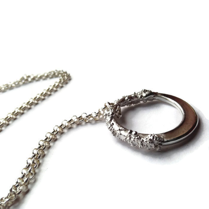 STERLING SILVER CIRCLE PENDANT NECKLACE